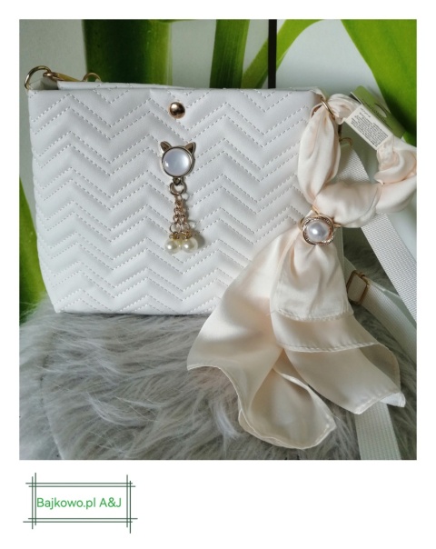 Możliwość dokupienia apaszki do torebki jako ozdoba